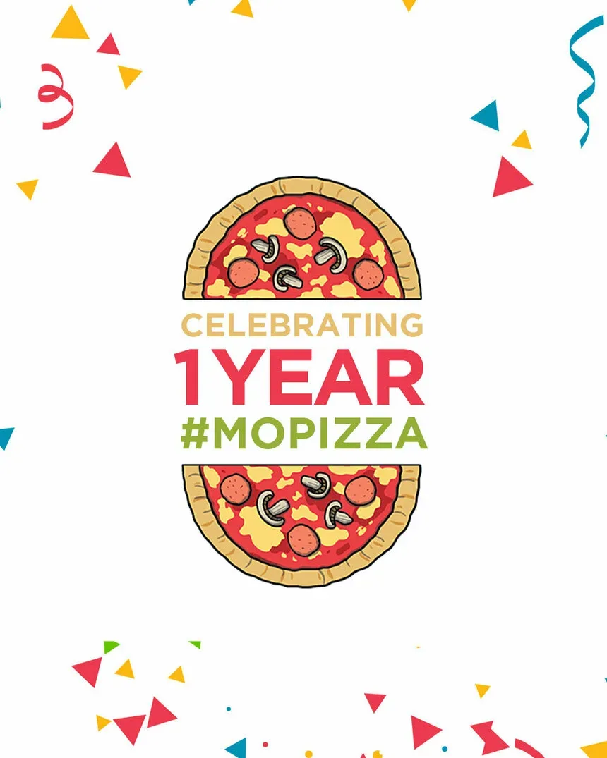 Плакат с логотипом и надписью Celebrating 1 Year #MOPIZZA в честь годовщины