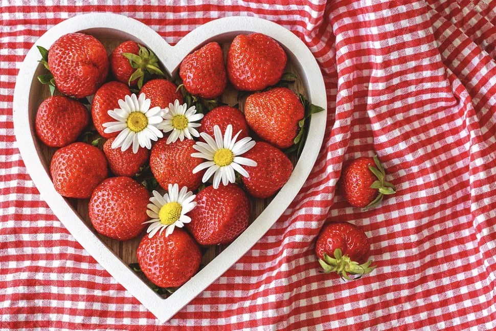 Strawberries, Ripe, Heart, By Heart, Daisies