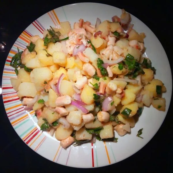 Чем закусить? Картошечка с лучком и… осьминогами!