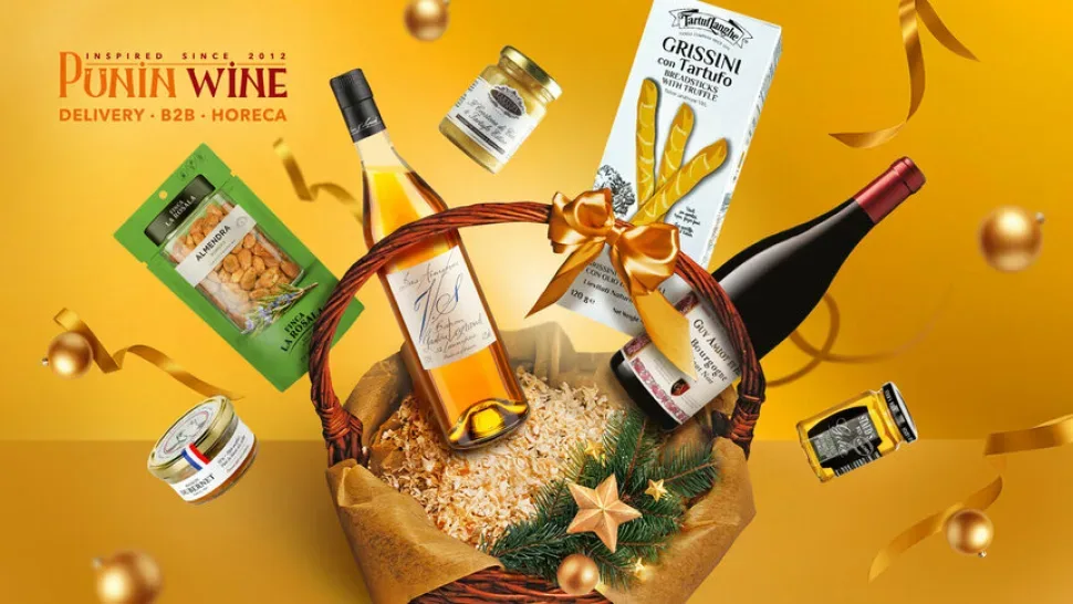 Праздочная корзина PUNIN WINE с бутылками вина и гастрономическими деликатесами Праздочная корзина PUNIN WINE с бутылками вина и гастрономическими деликатесами