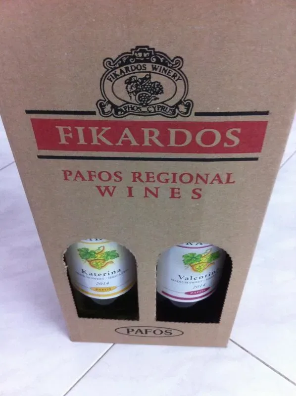 Картонная упаковка FIKARDOS с двумя бутылками вина внутри