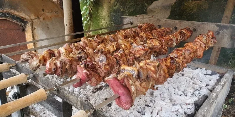 Шашлыки на углях в честь Дымного четверга в Пафосе