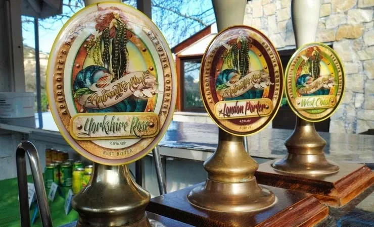 Этикетка Prime Microbrewery на фоне поля с колосьями