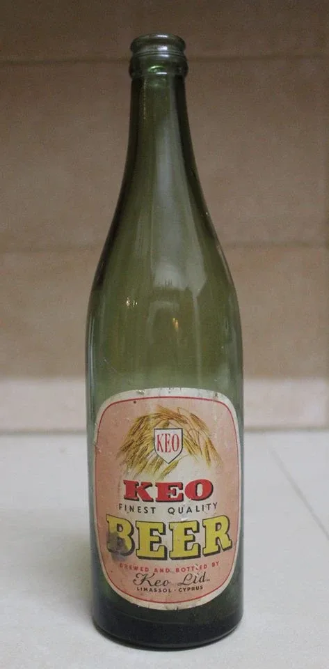 Зелёная стеклянная бутылка KEO с ранней бумажной этикеткой BEER