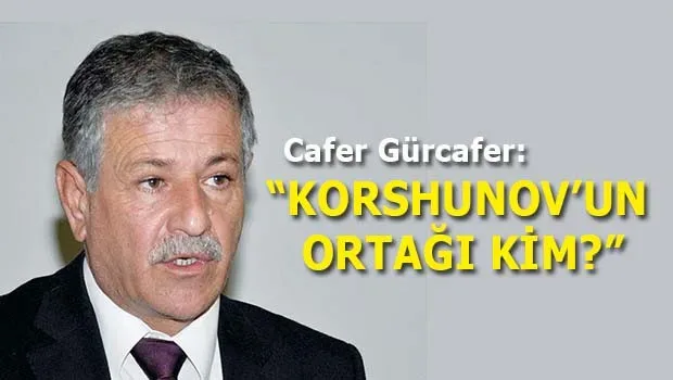 Портрет мужчины на фоне заголовка турецкой статьи о скандале с недвижимостью Портрет мужчины на фоне заголовка турецкой статьи о скандале с недвижимостью