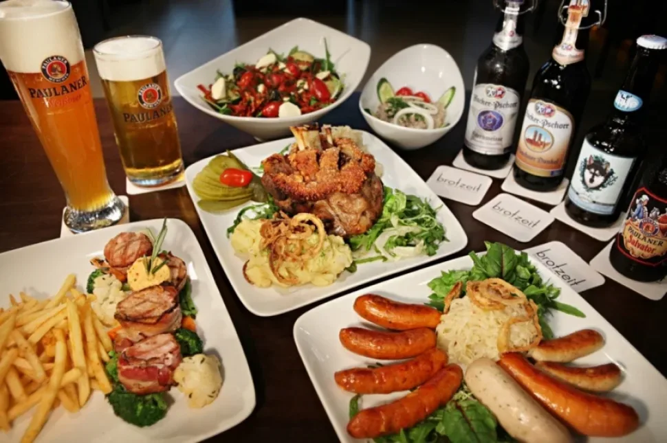 Плакат Oktoberfest Light 14 октября 2018 с программой и временем мероприятия