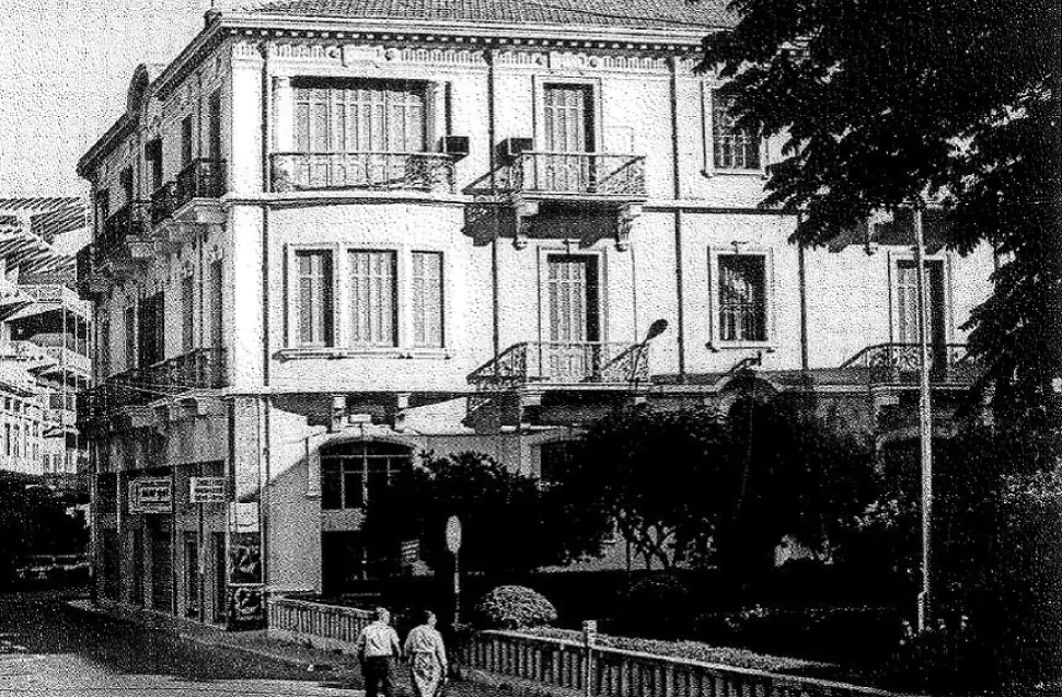 Трёхэтажный исторический особняк Лимассола, построенный в 1926 году Трёхэтажный исторический особняк Лимассола, построенный в 1926 году