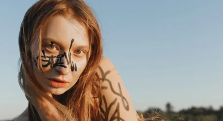 Между традицией и электроникой: интервью с Iva Sativa