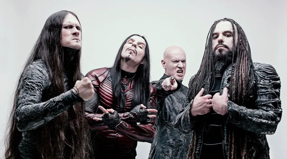 Четверо участников Septicflesh в промосессии в постановочной групповой фотографии