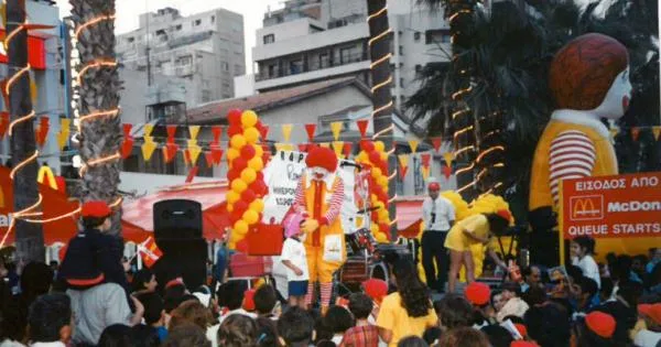 1997 год. Первый McDonald's на Кипре. 7 тыс. посетителей за сутки (фото)