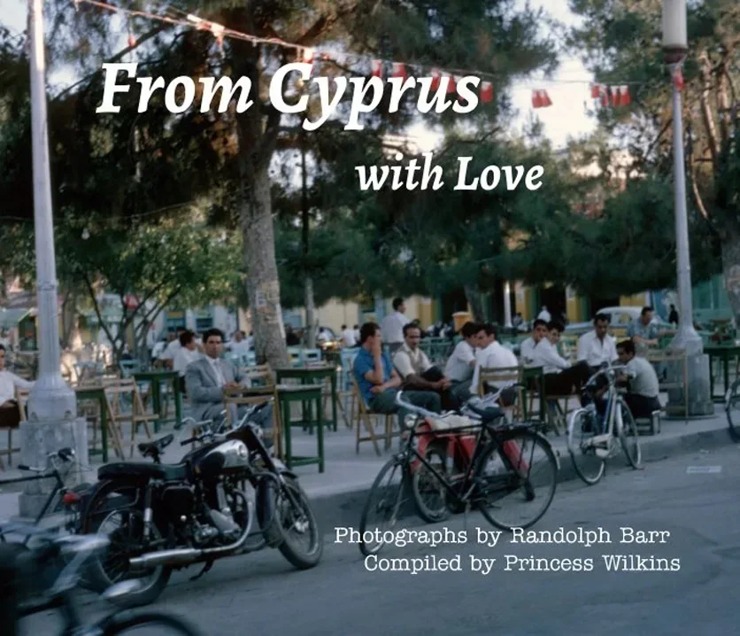 Обложка фотоальбома «From Cyprus with Love» на фоне площади