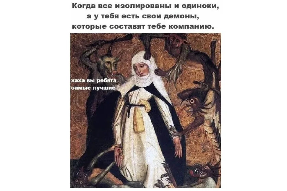 Фотография кустов, подстриженных в виде черепа, с саркастической подписью