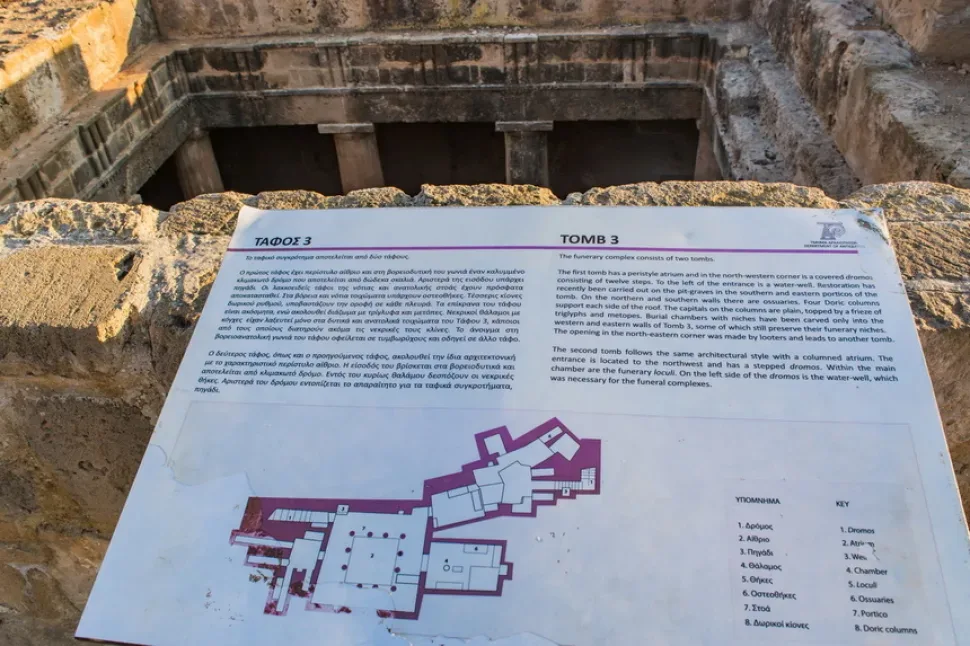 План гробницы на информационной табличке с кратким описанием Tomb 3