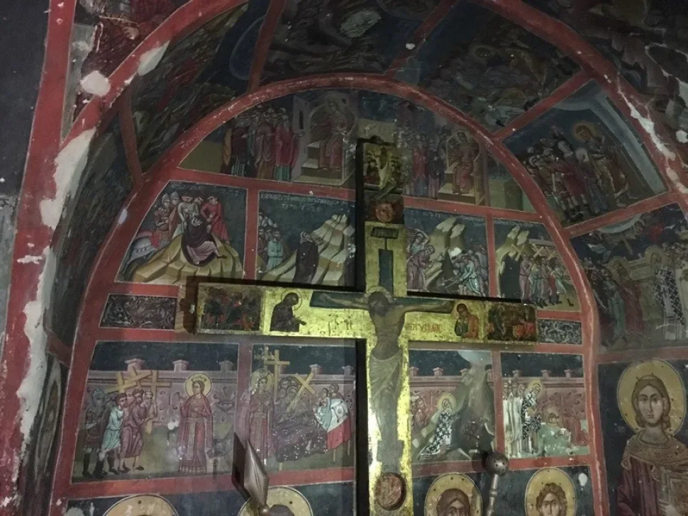 Фрагмент древней храмовой фрески внутри церкви с изображением святых