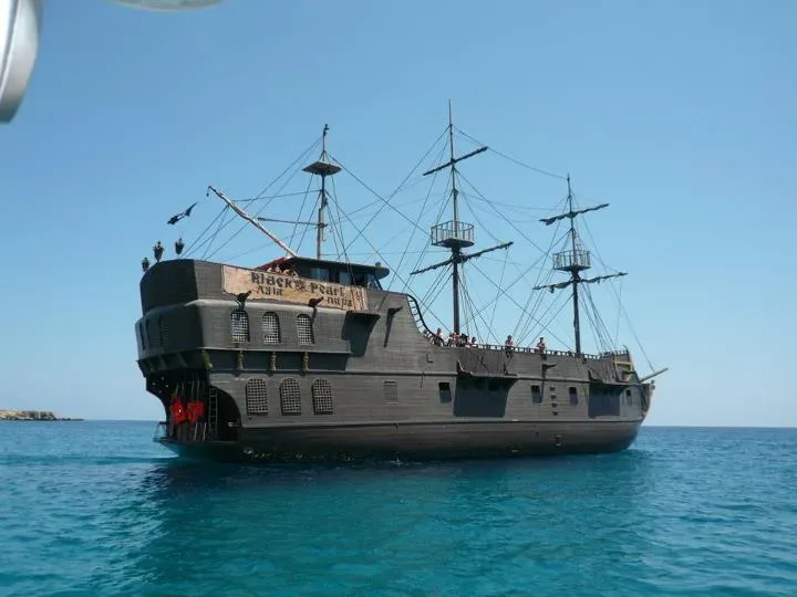 Пиратский корабль Black Pearl для круизов из Айя Напы