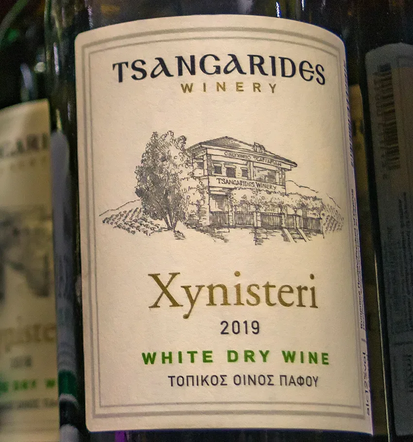 Этикетка Tsangarides Xynisteri 2019 белого сухого вина с рисунком здания