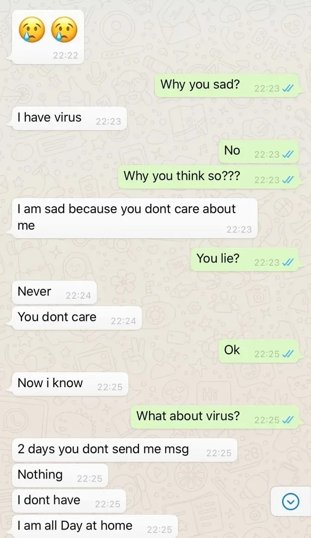 Скриншот переписки в WhatsApp о болезни, жалобы «I have virus» и упрёки