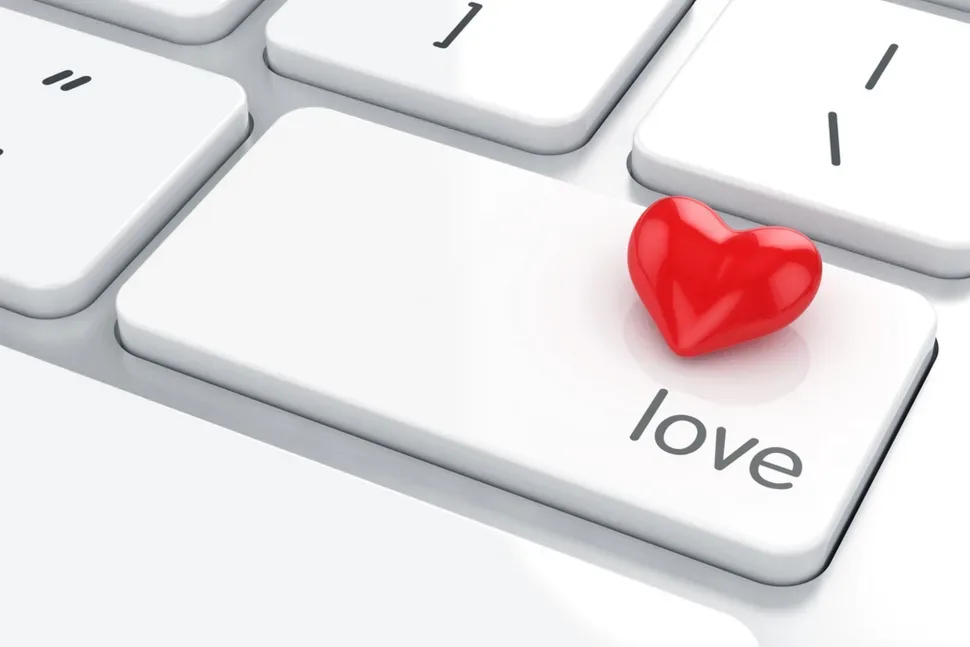 Клавиша клавиатуры с надписью love и маленьким красным сердцем Клавиша клавиатуры с надписью love и маленьким красным сердцем