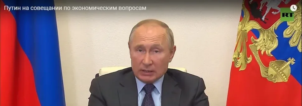 Кадр из видеоинтервью: мужчина с открытым ртом в студии на фоне brussels Кадр из видеоинтервью: мужчина с открытым ртом в студии на фоне brussels