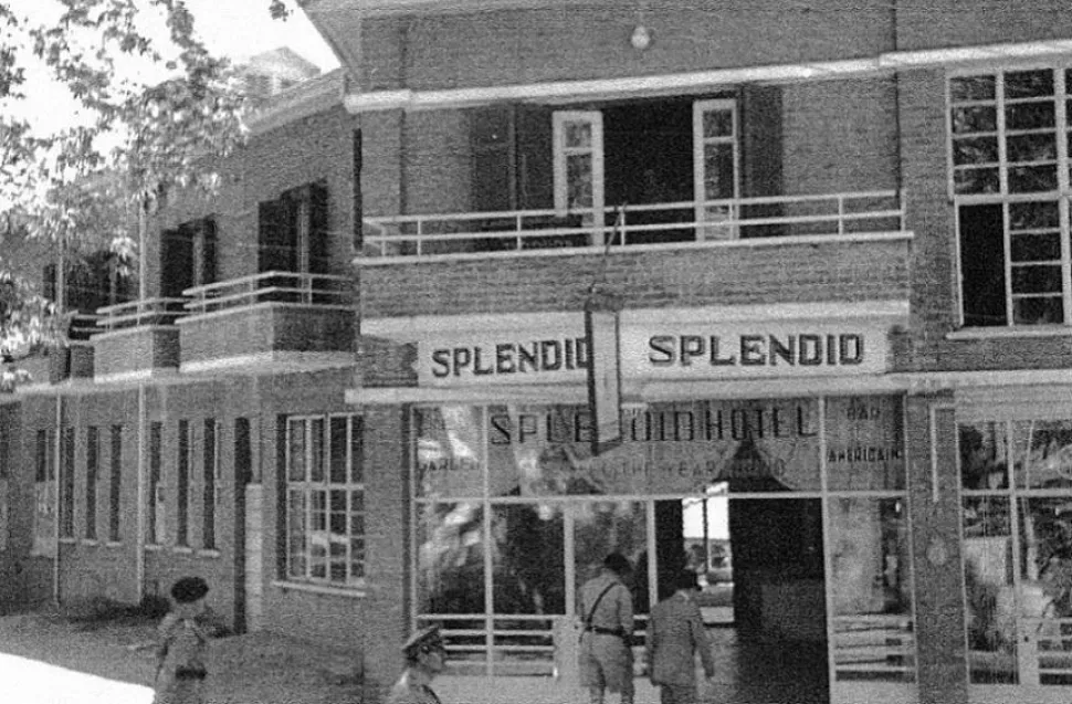 Отель «Splendid» в Платрес, в котором останавливался греческий поэт Йоргос Сеферис. Отель «Splendid» в Платрес, в котором останавливался греческий поэт Йоргос Сеферис.