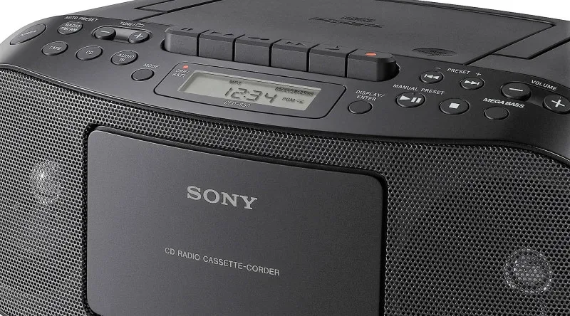 Портативная магнитола Sony с кассетным плеером и CD-приёмником