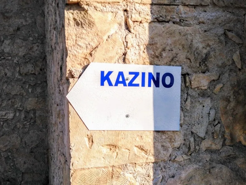Казино в деревне Криту Терра. Интересный блог с фото