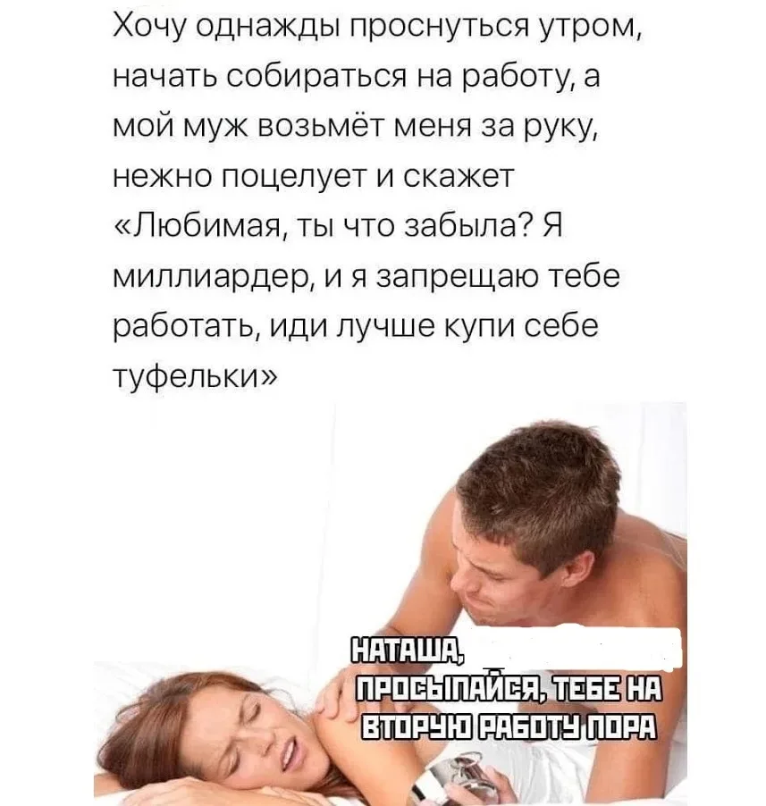 Мужчина и девушка в разговоре возле автомобиля из чёрно‑белого кадра