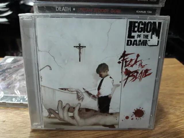 Обложка альбома Legion of the Damned Feel the Blade в прозрачном CD боксе