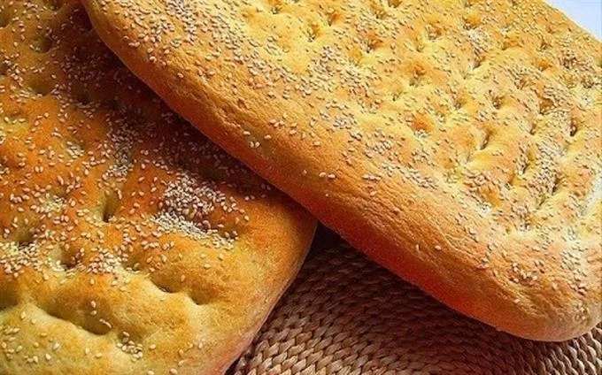 Великопостный хлеб лагана без дрожжей, посыпанный кунжутом Великопостный хлеб лагана без дрожжей, посыпанный кунжутом