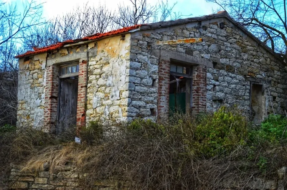 Каменный дом Статос перед началом исторической справки в статье