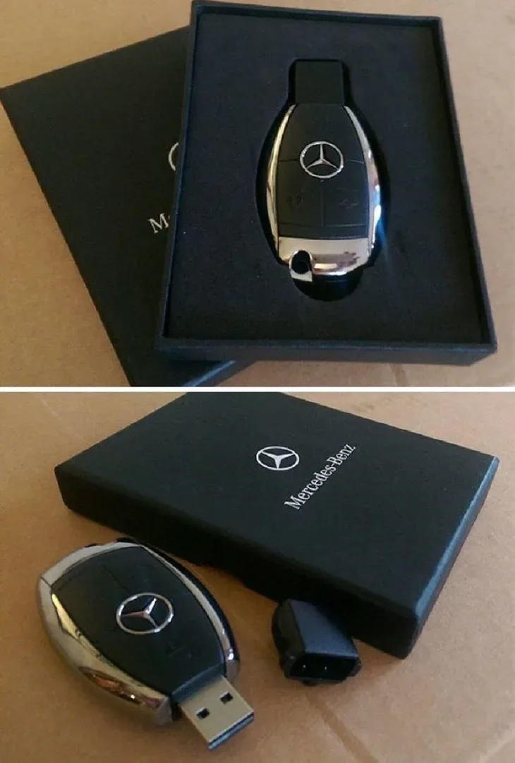 Флешка в виде автомобильного ключа Mercedes в подарочной коробке
