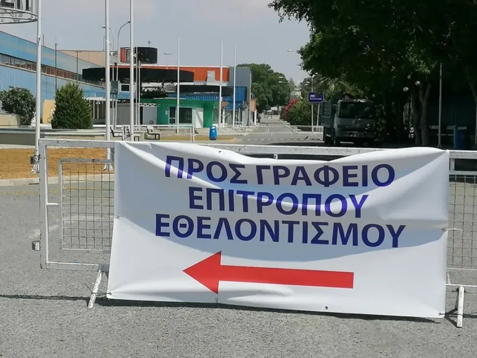 Греческий военный корабль IKARIA в порту готовится к отправке гуманитарного груза Греческий военный корабль IKARIA в порту готовится к отправке гуманитарного груза