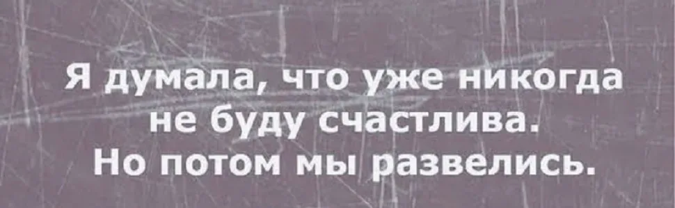 Художественная сценка с пожилой женщиной целующей мужчину и надписью про маменькина сынка
