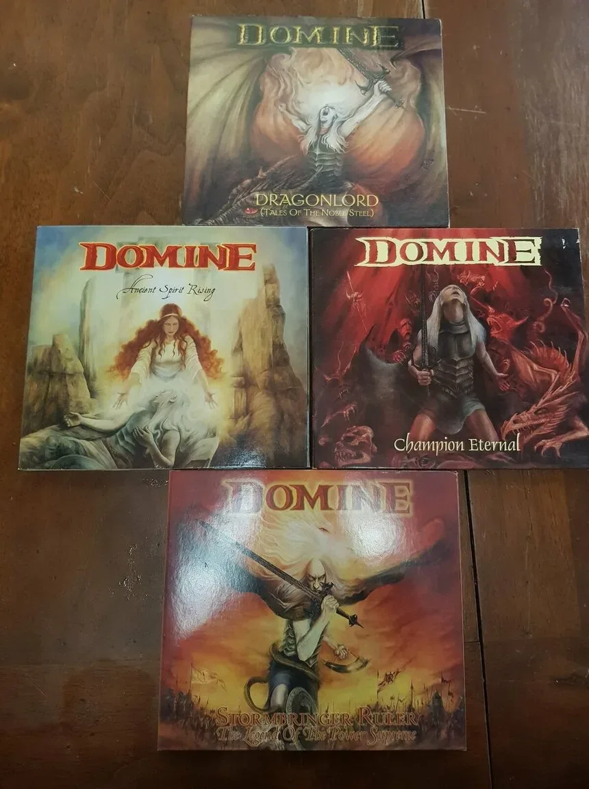 Коллекция обложек альбомов Domine с изображением их маскота Элрика