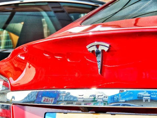 И снова об электро. Tesla - уже на Кипре!