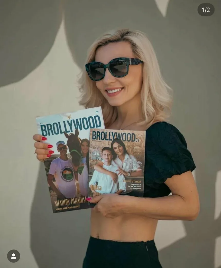 Катерина Канатова держит два номера семейного журнала BROllywood на Кипре