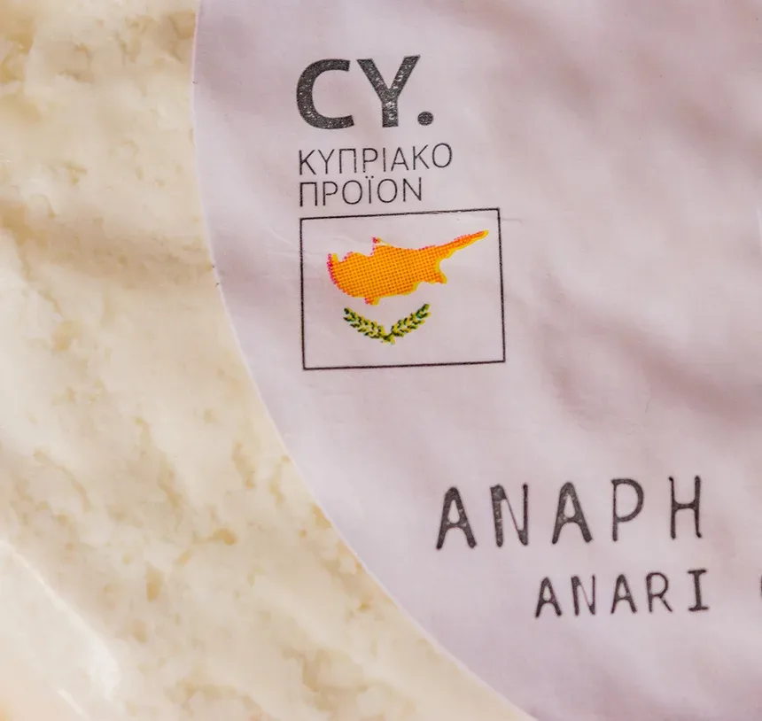 Крупный план этикетки с маркой CY и надписью ANARI