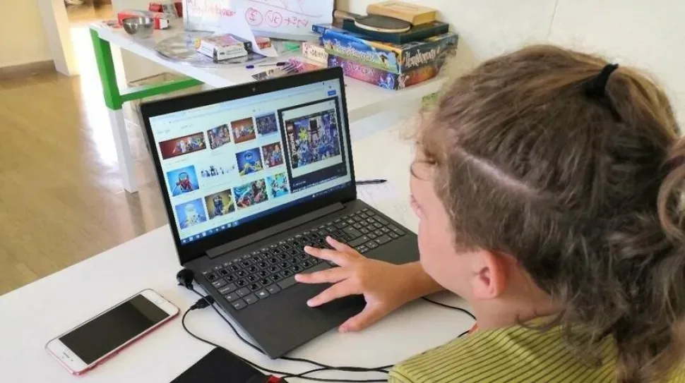 Логотип афиша Robolab Summer Smart Camp с ярким дизайном