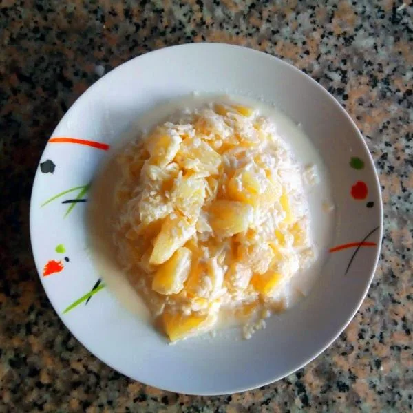 Салат с ананасами и чесноком «Утро в Айя-Напе»