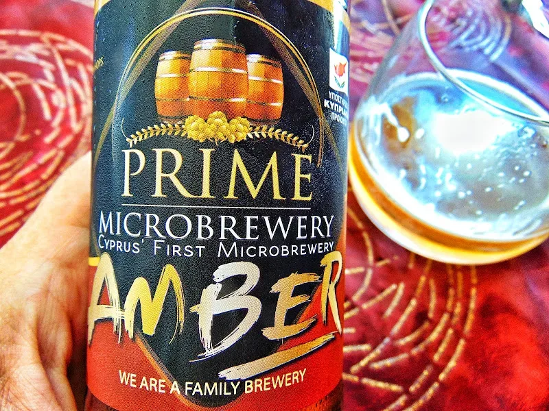 Этикетка бутылки Prime Microbrewery Amber — янтарный крафтовый эль семейной пивоварни Ghumbaros