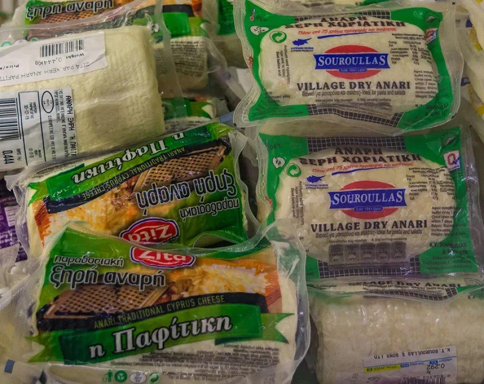 Баннер на упаковке Dry Ricotta Anari с подписью Dry Ricotta