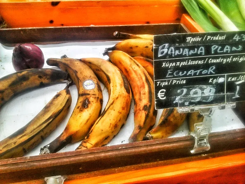 Крупные бананы banana plant для кулинарии со знаком Ecuador