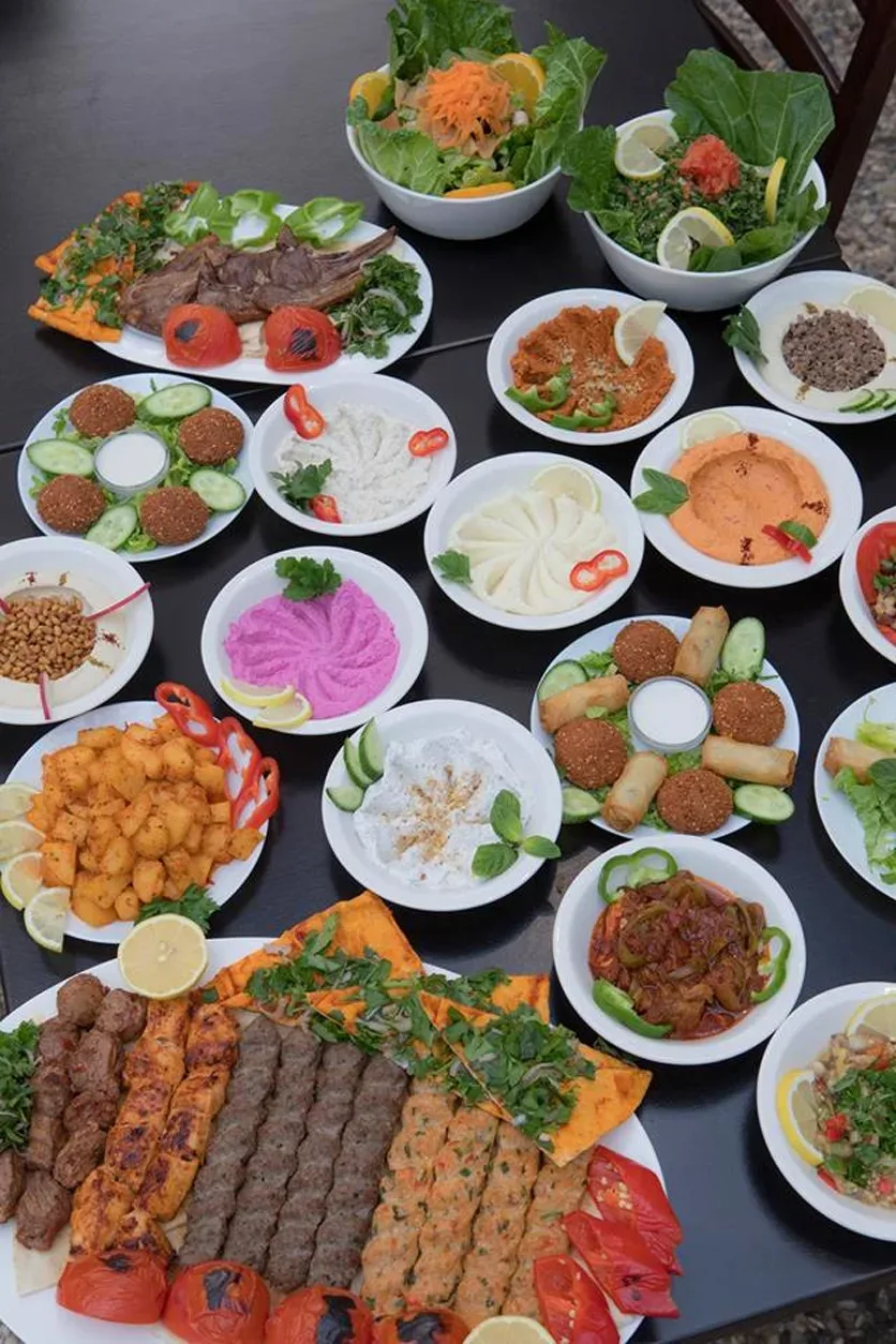 Блюда в Zaatar Lebanese & Syrian Restaurant