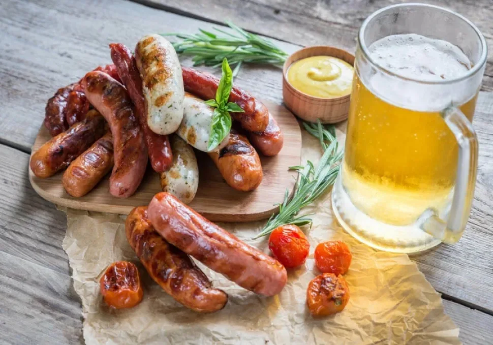 Пиво с закуской
