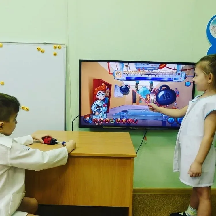 Яркая игровая комната с экраном и мягким покрытием в Evrika Kids Club Яркая игровая комната с экраном и мягким покрытием в Evrika Kids Club